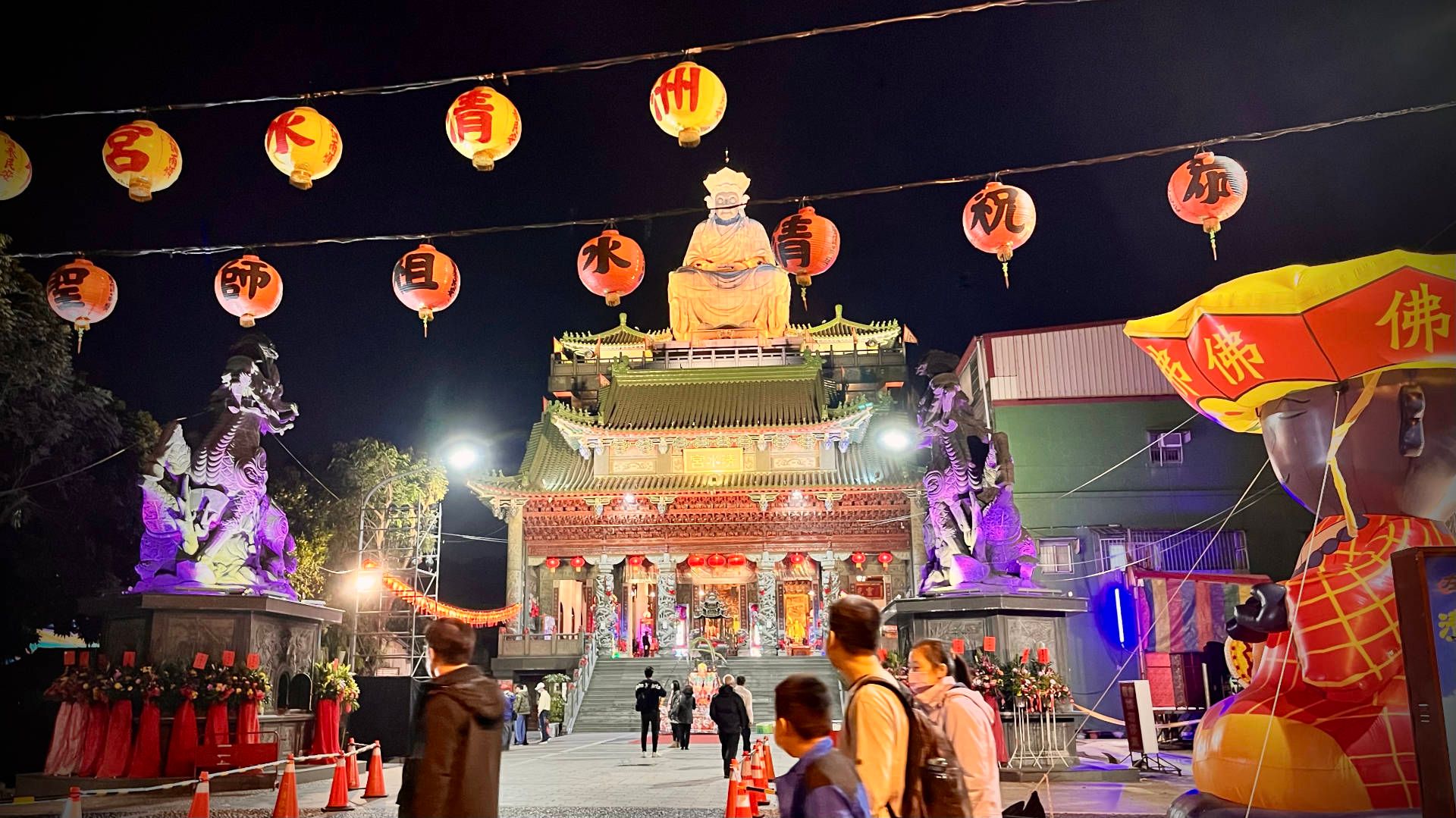 A temple next to Lotus Pond, Kaohsiung.