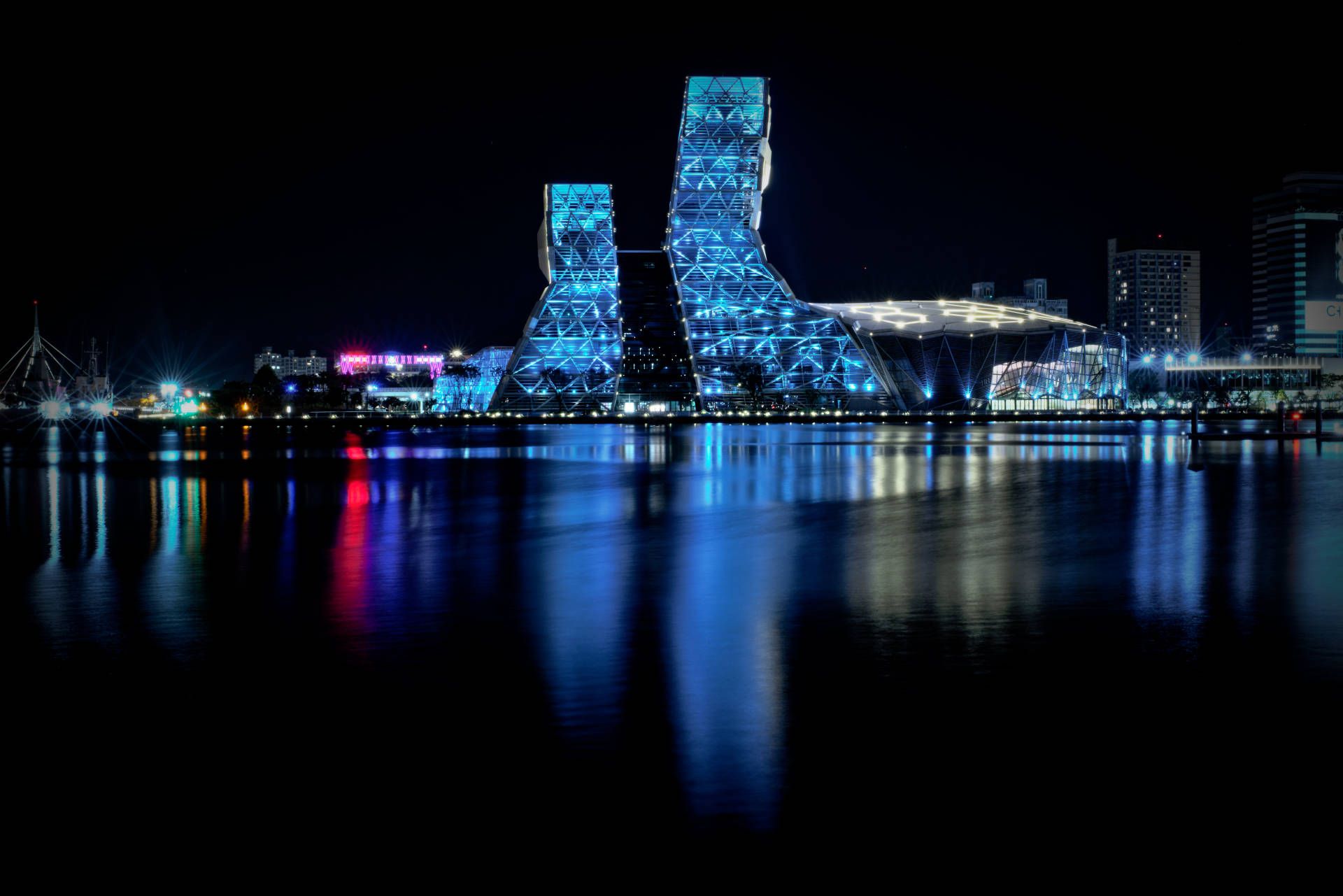 Night-time view of Kaohsiung Music Center, taken from Glory Pier.