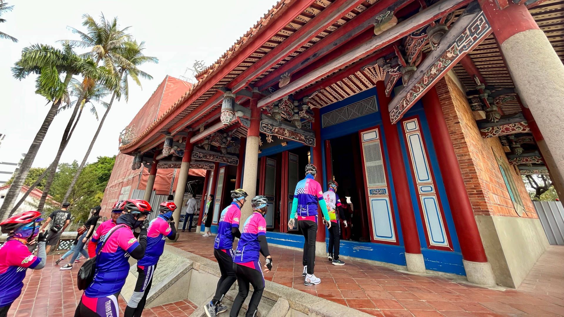 Cyclists entering Chihkan Tower.