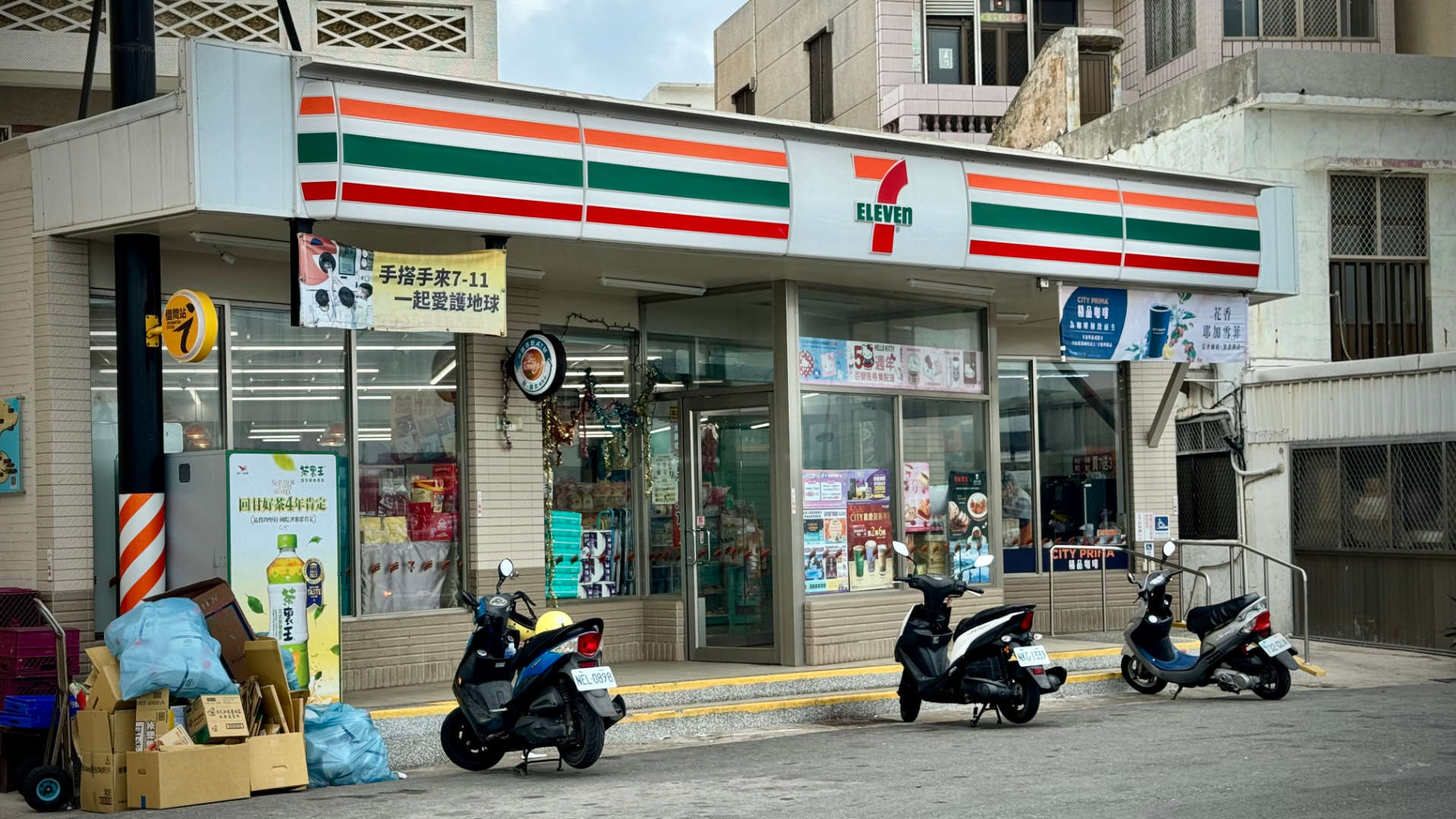 Exterior of 7-Eleven convenience store in Wai-an Township, Penghu.