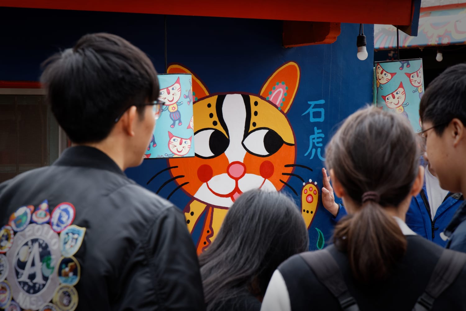 A mural painted by Rainbow Grandpa featuring the Rainbow Village mascot, a Taiwan Leopard Cat.