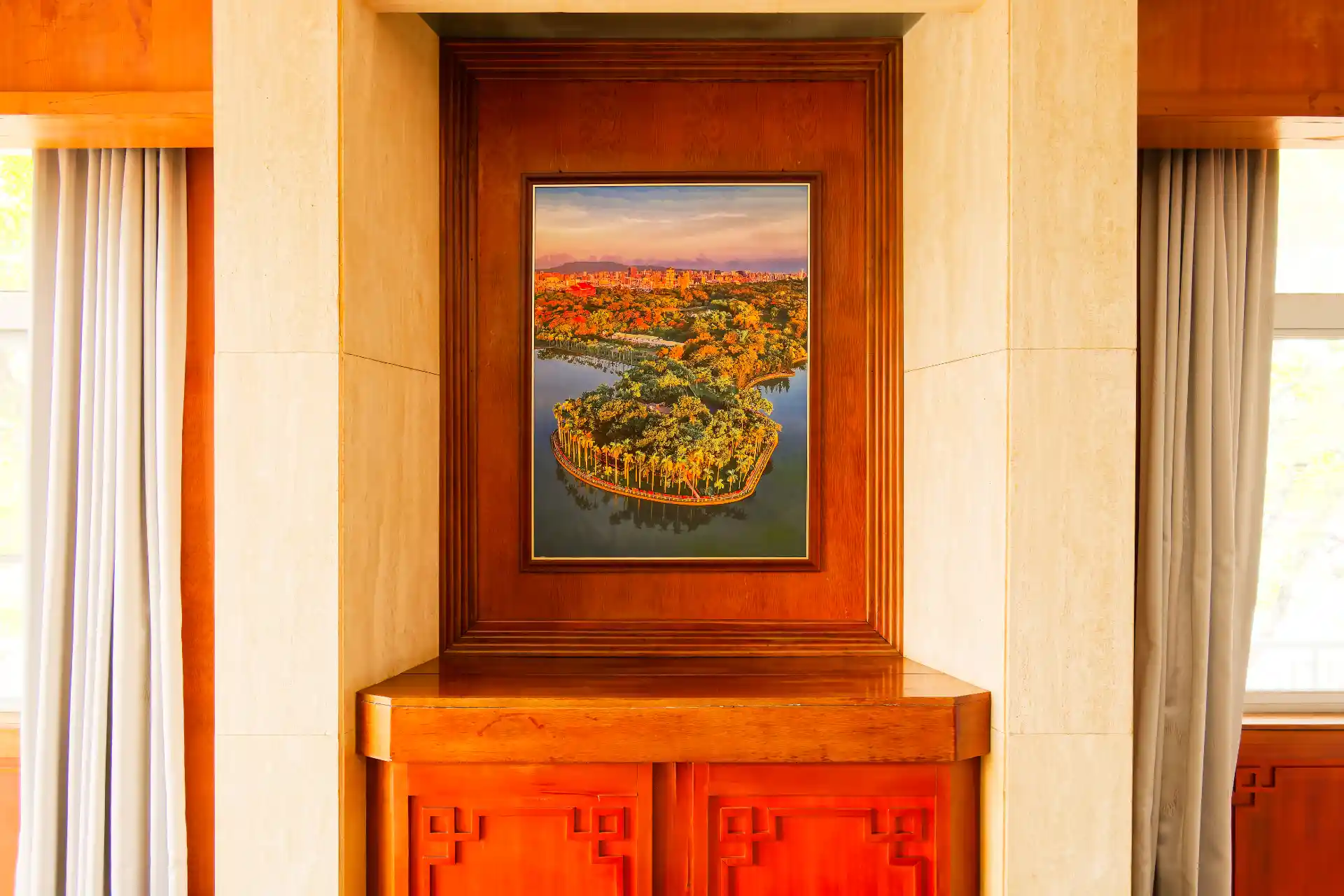A wall-mounted painting of Chiang Kai-Shek’s winter residence on a small peninsula at Chengcing Lake, Kaoshiung.